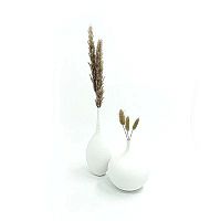 Decor 2 white vases with dried grasses image